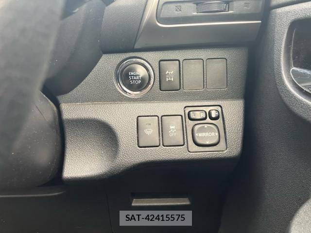 Toyota RACTIS 2015-07 8038856-25
