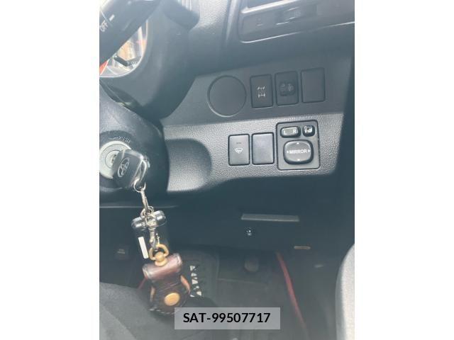 Toyota RACTIS 2011-08 8317725-11