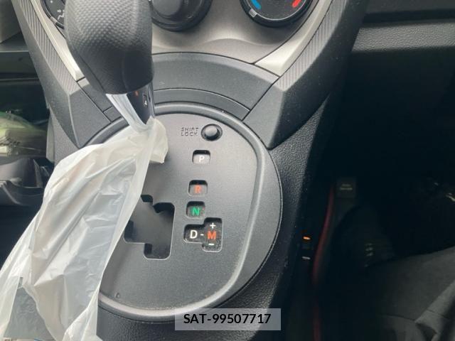 Toyota RACTIS 2011-08 8317725-15