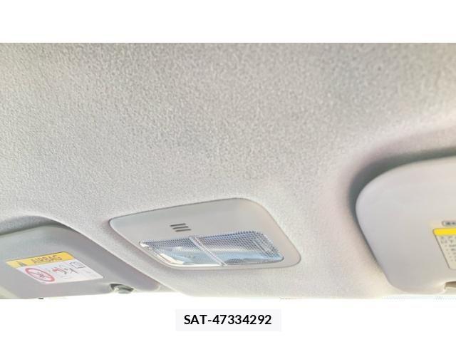 Toyota RACTIS 2015-09 8372303-16