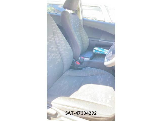 Toyota RACTIS 2015-09 8372303-18