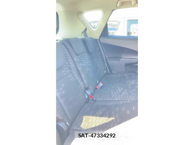 Toyota RACTIS 2015-09 8372303-19