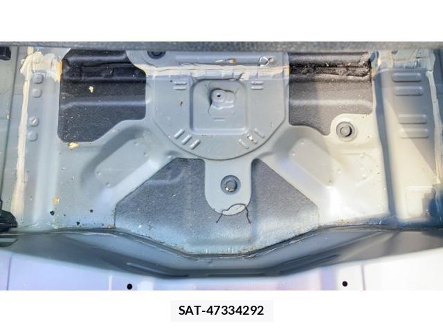 Toyota RACTIS 2015-09 8372303-25