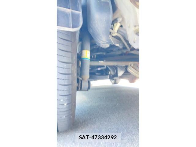 Toyota RACTIS 2015-09 8372303-27
