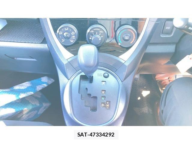 Toyota RACTIS 2015-09 8372303-7