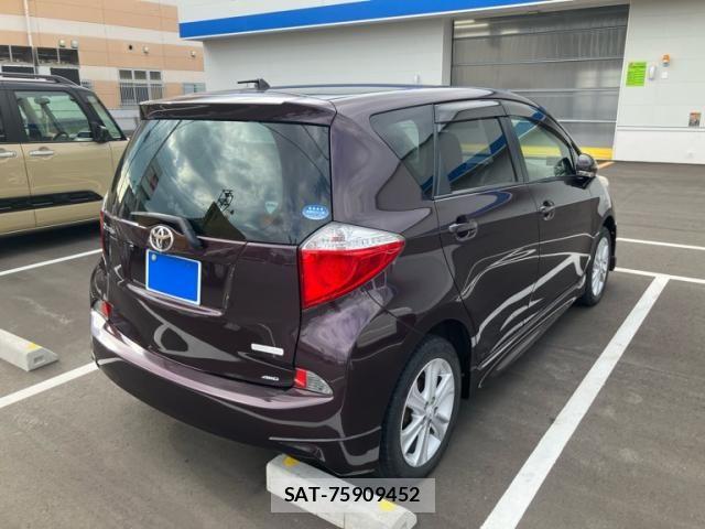Toyota RACTIS 2014-01 8486197-5