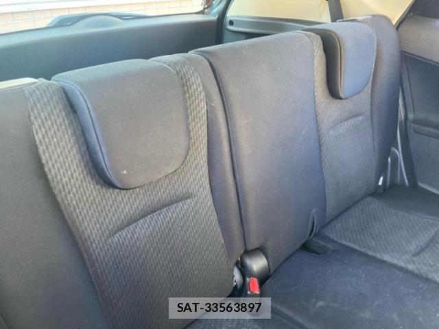 Toyota RACTIS 2011-07 8563863-16