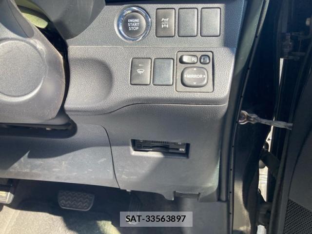Toyota RACTIS 2011-07 8563863-21