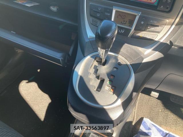 Toyota RACTIS 2011-07 8563863-23