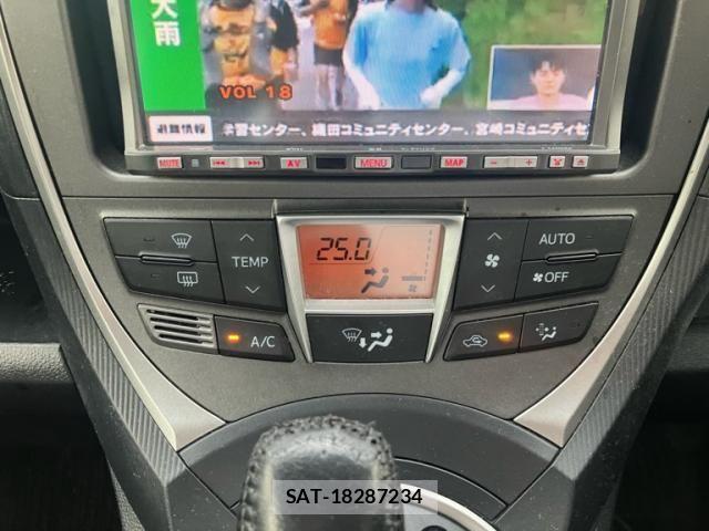Toyota RACTIS 2012-03 8667059-16