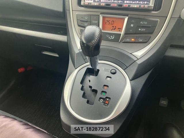 Toyota RACTIS 2012-03 8667059-17