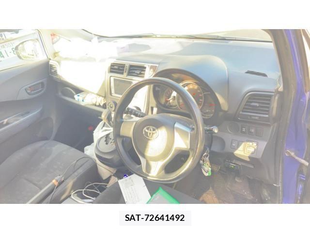 Toyota RACTIS 2011-10 8662069-12