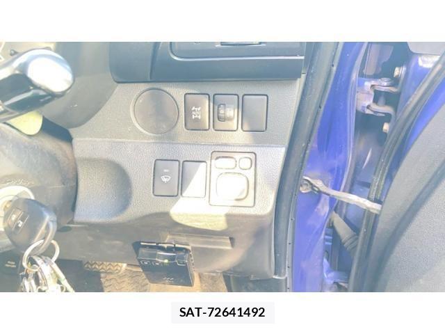 Toyota RACTIS 2011-10 8662069-15