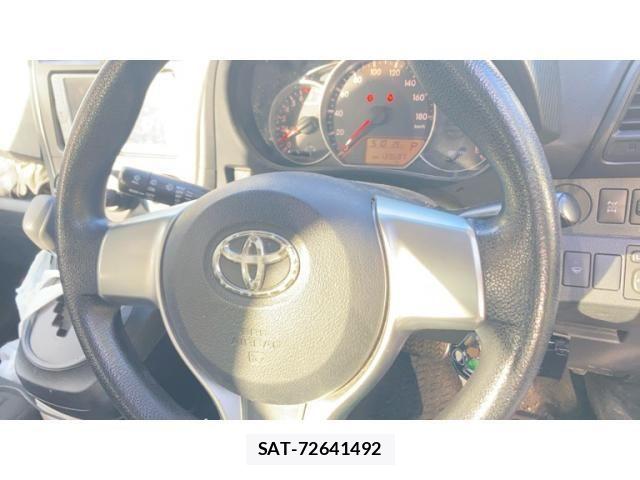 Toyota RACTIS 2011-10 8662069-16