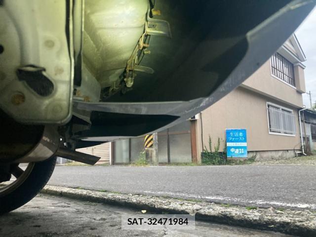 Toyota RACTIS 2012-05 8797770-16