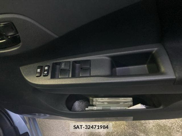 Toyota RACTIS 2012-05 8797770-17