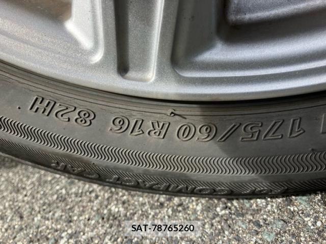 Toyota RACTIS 2015-11 8882673-6