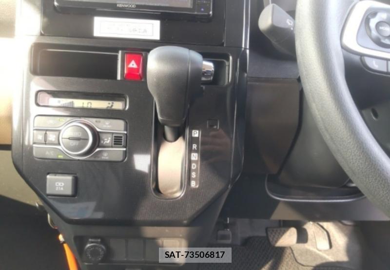 Toyota ROOMY 2023-04 907217-12