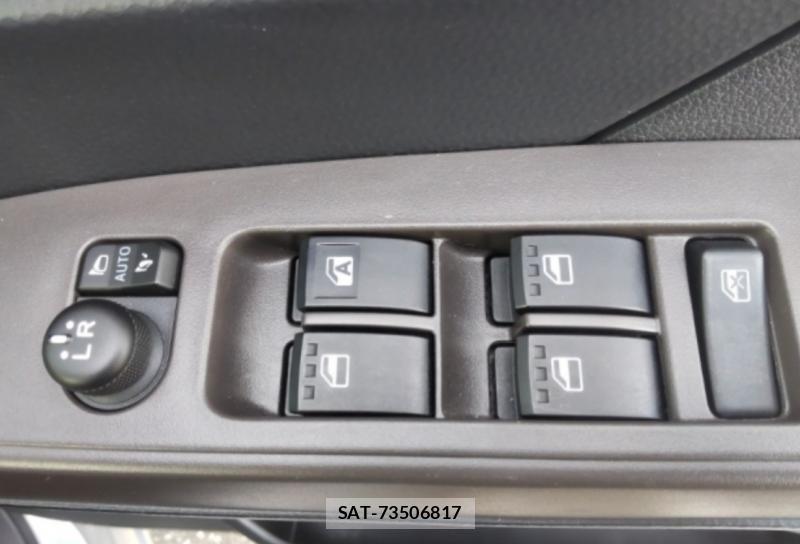Toyota ROOMY 2023-04 907217-14