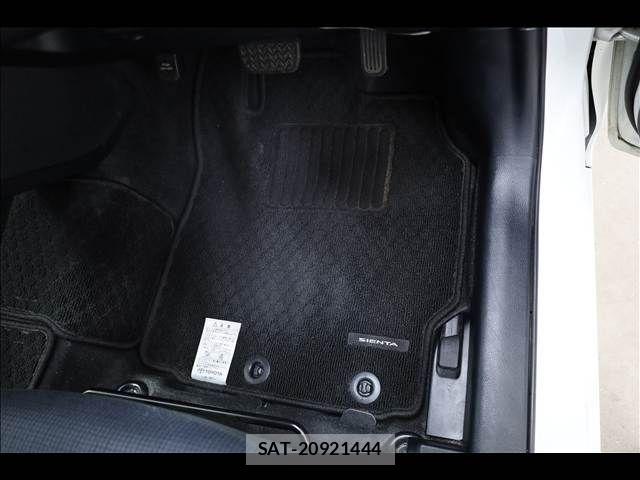 Toyota SIENTA 2017-03 7503318-16