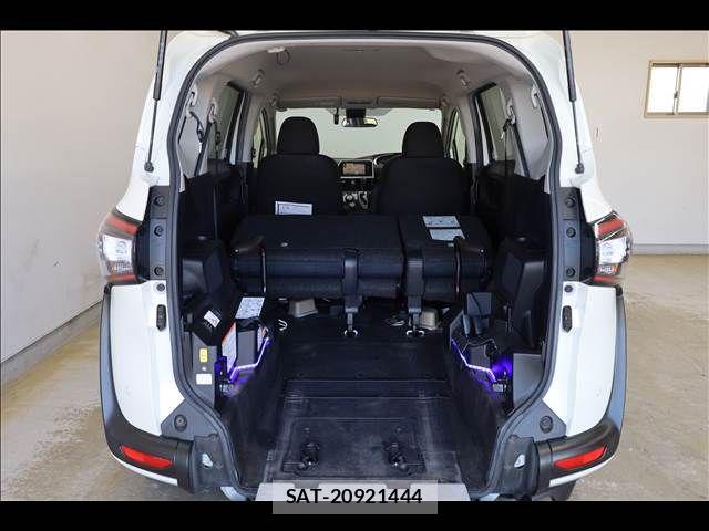 Toyota SIENTA 2017-03 7503318-19