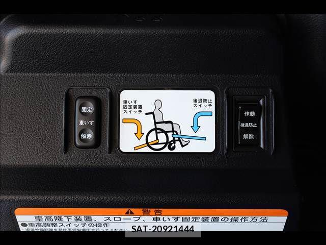 Toyota SIENTA 2017-03 7503318-5