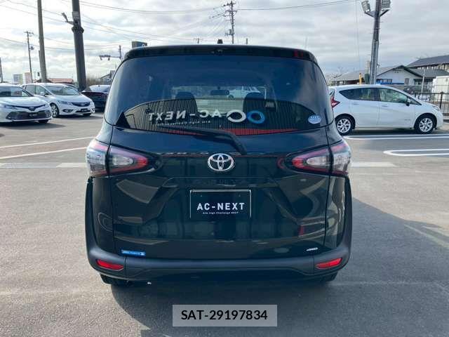 Toyota SIENTA 2016-04 6914634-15
