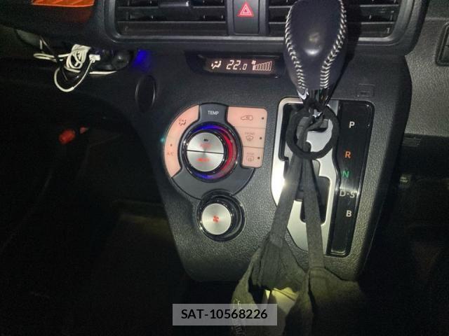 Toyota SIENTA 2016-05 7226309-20