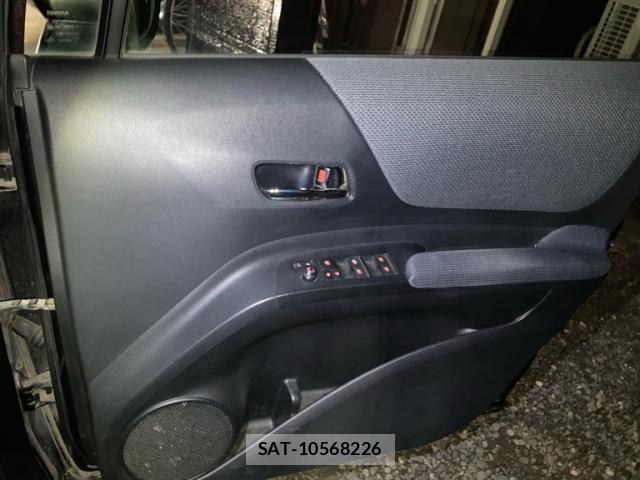 Toyota SIENTA 2016-05 7226309-22