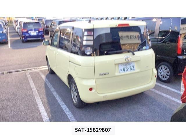 Toyota SIENTA 2009-04 7252638-1