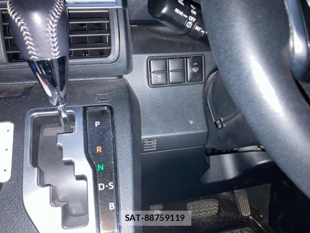 Toyota SIENTA 2019-06 7273179-19