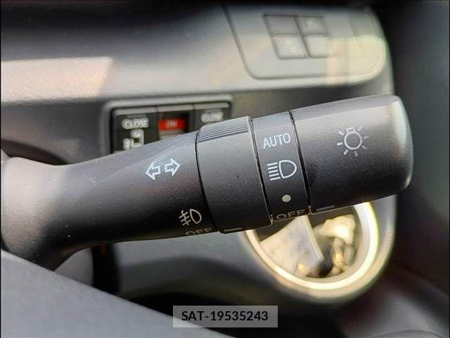 Toyota SIENTA 2018-04 7330754-13