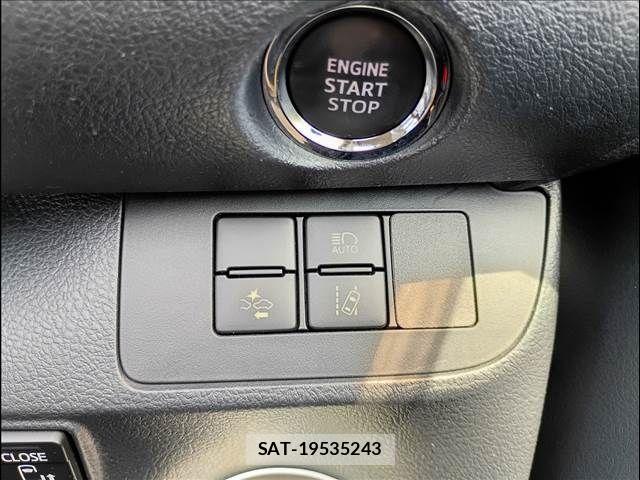Toyota SIENTA 2018-04 7330754-15