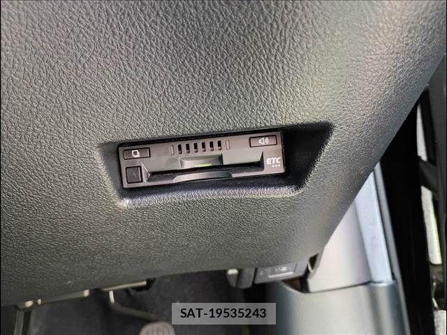 Toyota SIENTA 2018-04 7330754-17