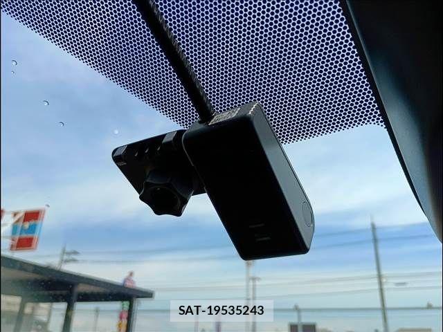 Toyota SIENTA 2018-04 7330754-18