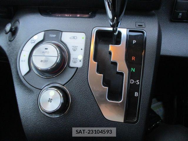 Toyota SIENTA 2018-04 7394569-12