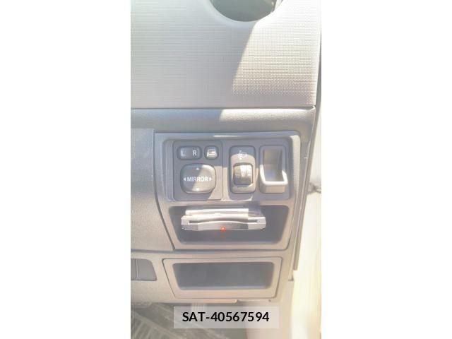 Toyota SIENTA 2005-10 7458482-17