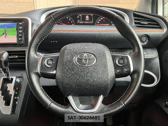 Toyota SIENTA 2021-02 7730015-13