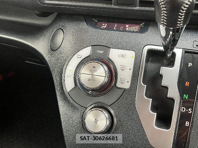 Toyota SIENTA 2021-02 7730015-14