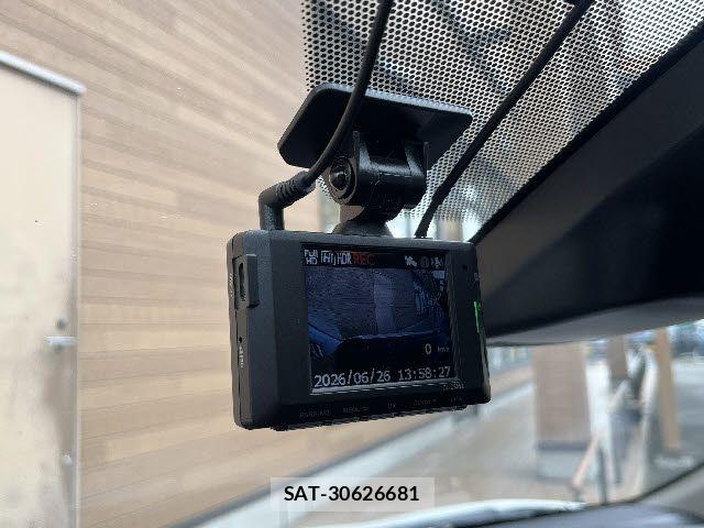 Toyota SIENTA 2021-02 7730015-16