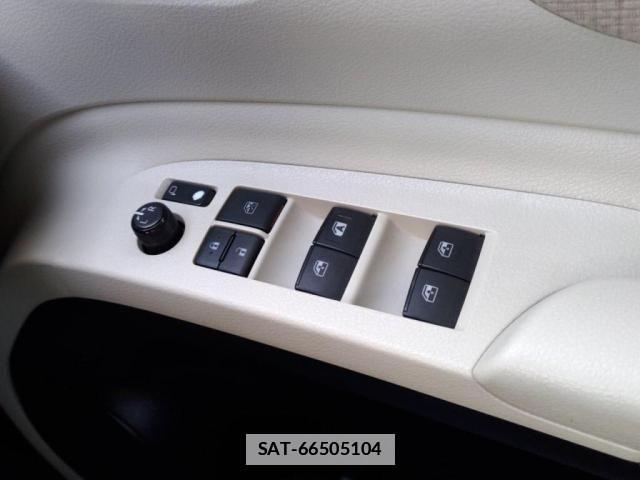 Toyota SIENTA 2015-08 7789969-17