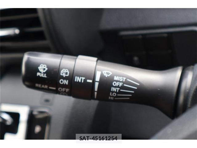 Toyota SIENTA 2021-08 7981375-25