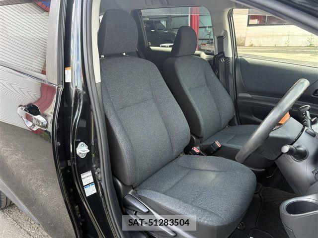 Toyota SIENTA 2017-01 8102345-14