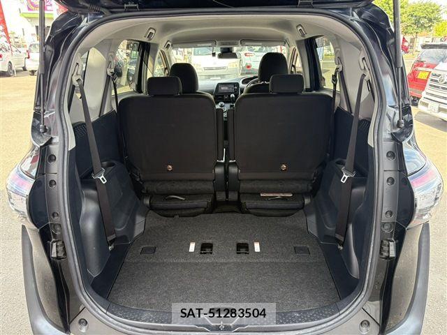 Toyota SIENTA 2017-01 8102345-18