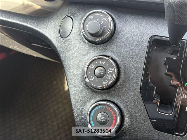 Toyota SIENTA 2017-01 8102345-22