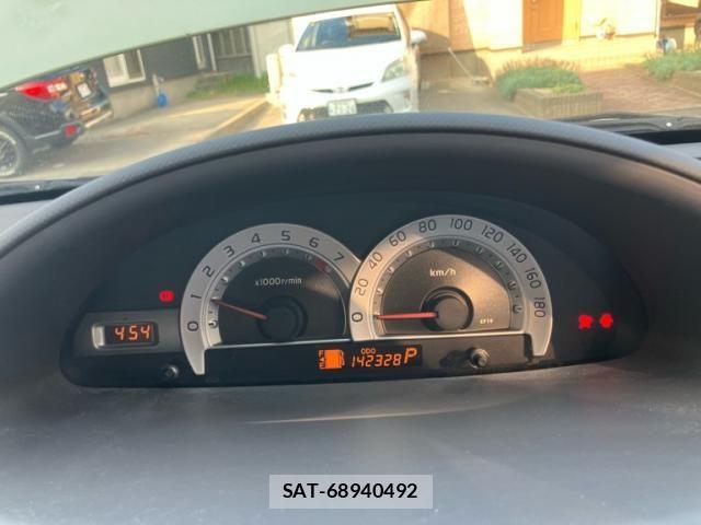 Toyota SIENTA 2014-02 8102344-10