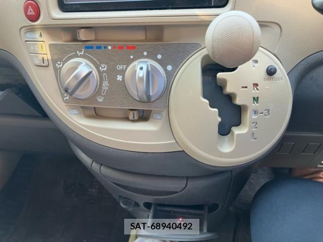 Toyota SIENTA 2014-02 8102344-11