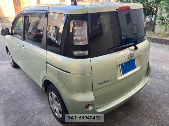 Toyota SIENTA 2014-02 8102344-3