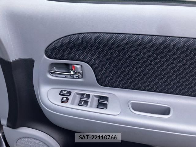 Toyota SIENTA 2009-07 8102347-15