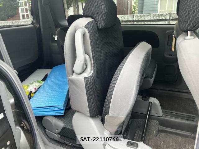 Toyota SIENTA 2009-07 8102347-17
